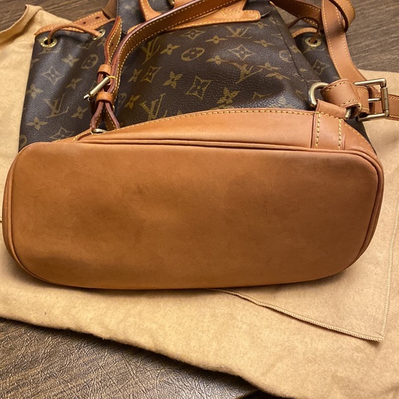 Beautiful Louis Vuitton Montsouris MM Backpack - Picture 16 of 16